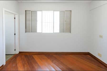 Apartamento para alugar com 130m², 4 quartos e 2 vagas Apartamento para alugar com 130m², 4 quartos e 2 vagasSuíte