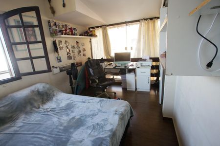 Casa à venda com 219m², 4 quartos e 2 vagasSuíte 3