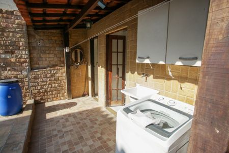 Casa à venda com 219m², 4 quartos e 2 vagasÁrea de Serviço