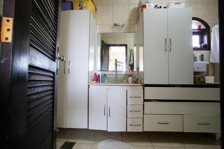 Casa à venda com 219m², 4 quartos e 2 vagasBanheiro da Suíte 2