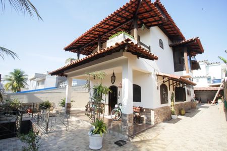 Casa à venda com 219m², 4 quartos e 2 vagasFachada