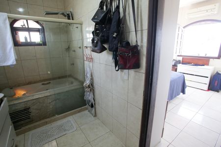 Casa à venda com 219m², 4 quartos e 2 vagasBanheiro da Suíte 2