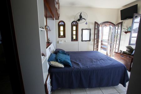 Casa à venda com 219m², 4 quartos e 2 vagasSuíte 2