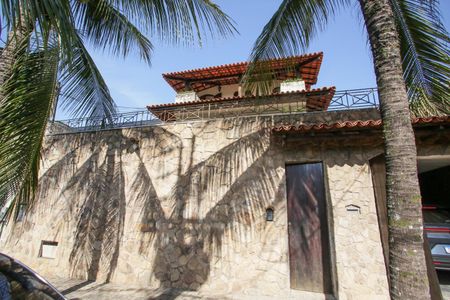 Casa à venda com 219m², 4 quartos e 2 vagasFachada