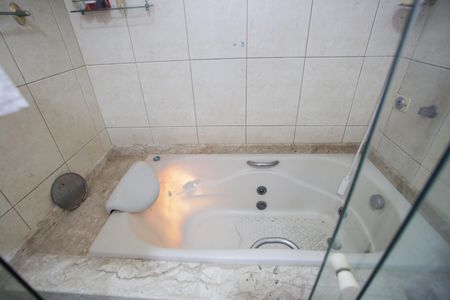 Casa à venda com 219m², 4 quartos e 2 vagasBanheiro da Suíte 2