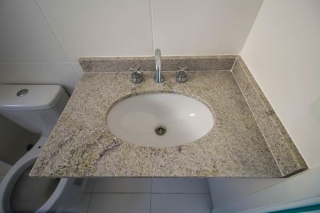 Apartamento à venda com 73m², 2 quartos e 1 vaga Apartamento à venda com 73m², 2 quartos e 1 vagaBanheiro da Suíte 2