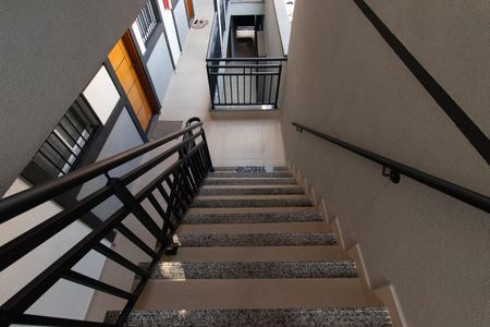 Apartamento à venda com 42m², 2 quartos e sem vaga Apartamento à venda com 42m², 2 quartos e sem vagaEscada