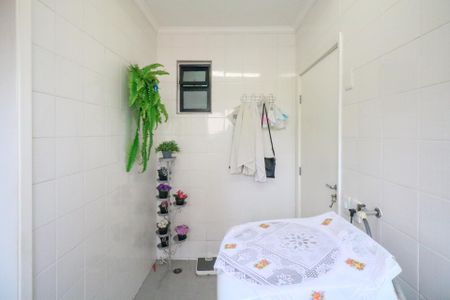 Apartamento à venda com 127m², 3 quartos e 2 vagas Apartamento à venda com 127m², 3 quartos e 2 vagasÁrea de Serviço