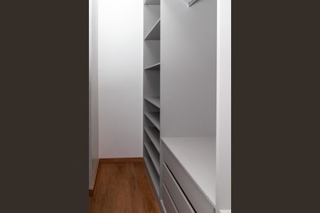 Apartamento à venda com 96m², 2 quartos e 2 vagas Apartamento à venda com 96m², 2 quartos e 2 vagasCloset da Suíte