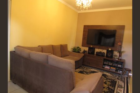 Sala de casa para alugar com 3 quartos, 180m² em Bussocaba , Osasco