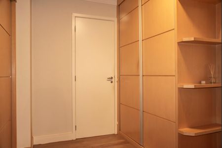 Apartamento à venda com 184m², 3 quartos e 3 vagasSuíte 3 - Closet
