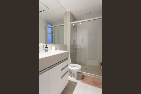 Apartamento à venda com 74m², 2 quartos e 2 vagas Apartamento à venda com 74m², 2 quartos e 2 vagasBanheiro Social