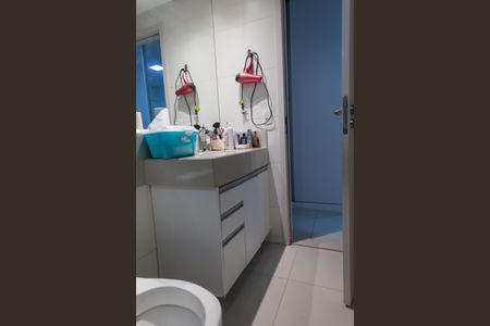 Apartamento à venda com 74m², 2 quartos e 2 vagas Apartamento à venda com 74m², 2 quartos e 2 vagasBanheiro da Suíte