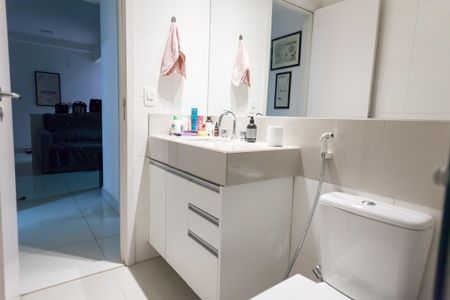 Apartamento à venda com 74m², 2 quartos e 2 vagas Apartamento à venda com 74m², 2 quartos e 2 vagasBanheiro Social