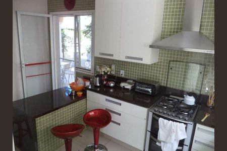 Casa de condomínio à venda com 239m², 4 quartos e 4 vagas