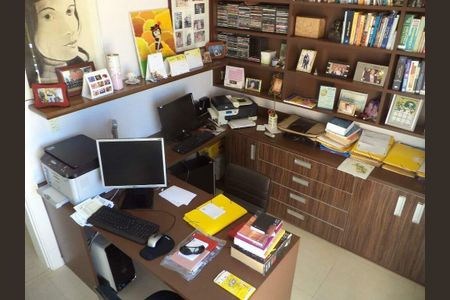 Casa de condomínio à venda com 239m², 4 quartos e 4 vagas