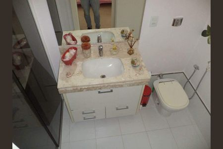 Casa de condomínio à venda com 239m², 4 quartos e 4 vagas