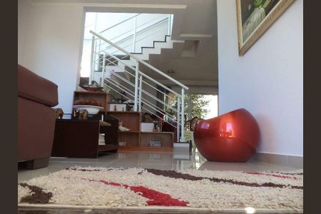 Casa de condomínio à venda com 239m², 4 quartos e 4 vagas