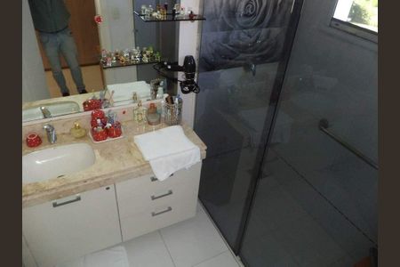 Casa de condomínio à venda com 239m², 4 quartos e 4 vagas