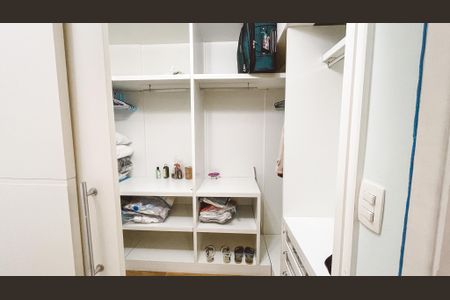 Apartamento à venda com 124m², 3 quartos e 2 vagas Apartamento à venda com 124m², 3 quartos e 2 vagasCloset da suíte