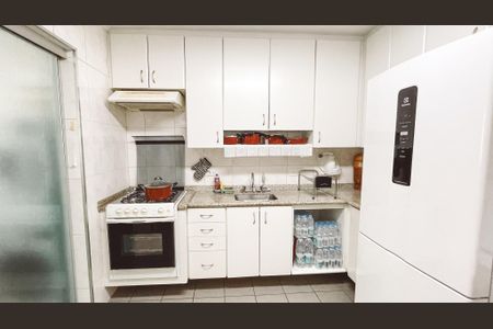 Apartamento à venda com 124m², 3 quartos e 2 vagas Apartamento à venda com 124m², 3 quartos e 2 vagasCozinha