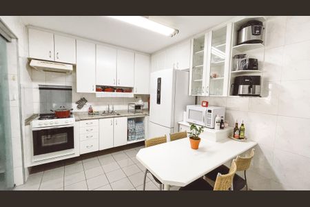 Apartamento à venda com 124m², 3 quartos e 2 vagas Apartamento à venda com 124m², 3 quartos e 2 vagasCozinha