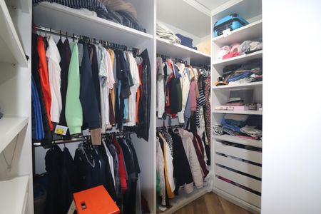 Apartamento à venda com 180m², 3 quartos e 2 vagasCloset da Suíte
