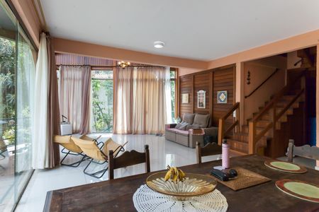 Sala de casa de condomínio à venda com 3 quartos, 350m² em Retiro do Chale, Brumadinho