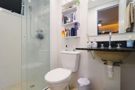 Apartamento à venda com 58m², 2 quartos e 2 vagas Apartamento à venda com 58m², 2 quartos e 2 vagasBanheiro da Suíte