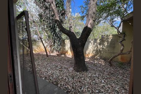 Casa à venda com 700m², 6 quartos e 4 vagas Casa à venda com 700m², 6 quartos e 4 vagasVista da Suíte 3