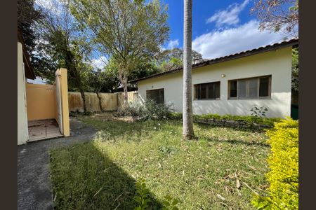 Casa à venda com 700m², 6 quartos e 4 vagas Casa à venda com 700m², 6 quartos e 4 vagasJardim