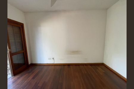 Casa à venda com 700m², 6 quartos e 4 vagas Casa à venda com 700m², 6 quartos e 4 vagasSuíte 2