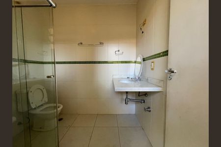 Casa à venda com 700m², 6 quartos e 4 vagas Casa à venda com 700m², 6 quartos e 4 vagasBanheiro Social
