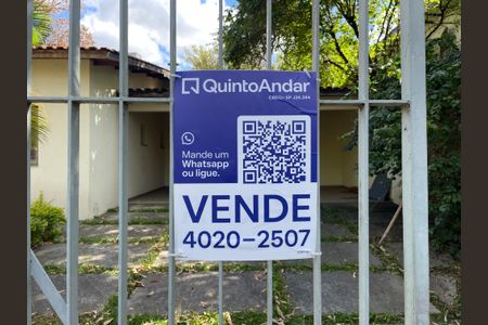 Casa à venda com 700m², 6 quartos e 4 vagas Casa à venda com 700m², 6 quartos e 4 vagasPlaca
