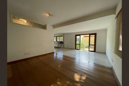 Casa à venda com 700m², 6 quartos e 4 vagas Casa à venda com 700m², 6 quartos e 4 vagasSala