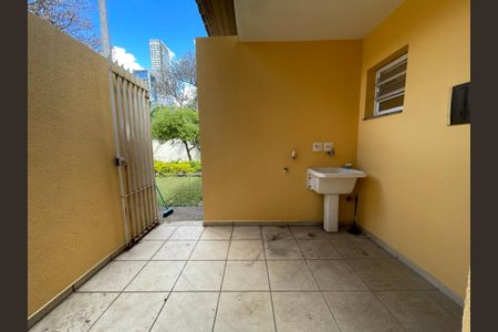 Casa à venda com 700m², 6 quartos e 4 vagas Casa à venda com 700m², 6 quartos e 4 vagasÁrea de Serviço
