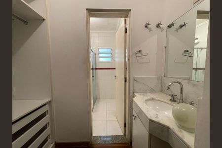 Casa à venda com 700m², 6 quartos e 4 vagas Casa à venda com 700m², 6 quartos e 4 vagasBanheiro da Suíte 2