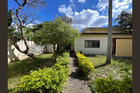 Casa à venda com 700m², 6 quartos e 4 vagas Casa à venda com 700m², 6 quartos e 4 vagasJardim