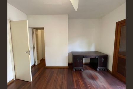 Casa à venda com 700m², 6 quartos e 4 vagas Casa à venda com 700m², 6 quartos e 4 vagasSuíte 2