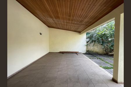 Casa à venda com 700m², 6 quartos e 4 vagas Casa à venda com 700m², 6 quartos e 4 vagasGaragem