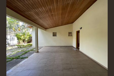 Casa à venda com 700m², 6 quartos e 4 vagas Casa à venda com 700m², 6 quartos e 4 vagasGaragem