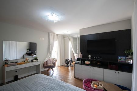 Casa à venda com 540m², 4 quartos e 5 vagas Casa à venda com 540m², 4 quartos e 5 vagasSuíte 3