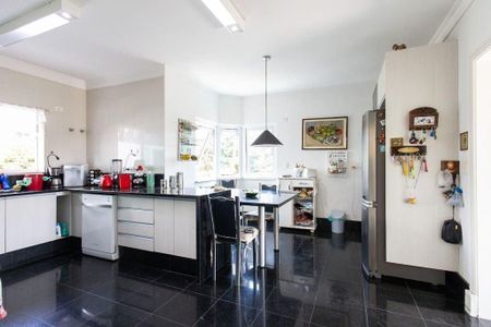 Casa à venda com 637m², 3 quartos e 5 vagas
