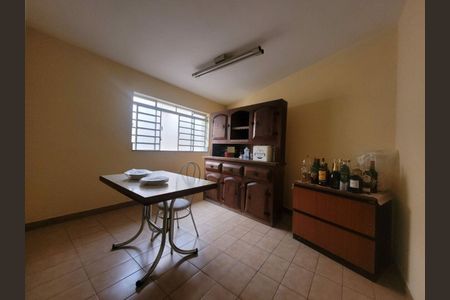 Casa à venda com 240m², 3 quartos e 2 vagas