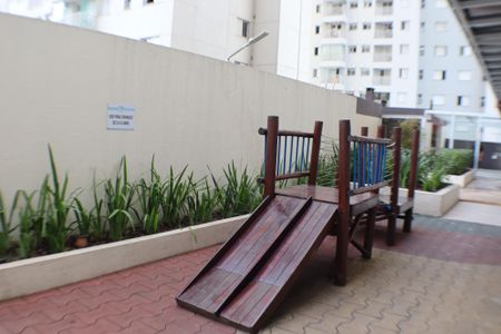 Apartamento à venda com 57m², 2 quartos e 1 vaga Apartamento à venda com 57m², 2 quartos e 1 vagaÁrea comum - Playground