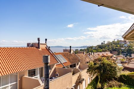 Vista da Sala de casa para alugar com 4 quartos, 648m² em Tristeza, Porto Alegre