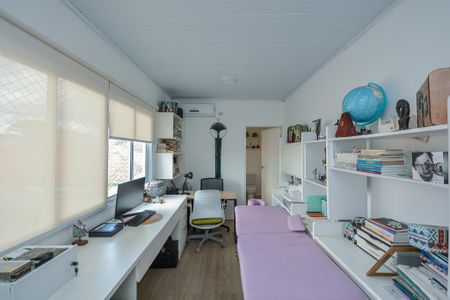 Casa à venda com 100m², 2 quartos e 2 vagasEscritório