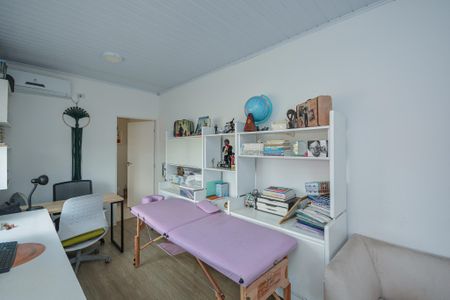 Casa à venda com 100m², 2 quartos e 2 vagasEscritório