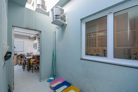 Casa à venda com 100m², 2 quartos e 2 vagasQuintal