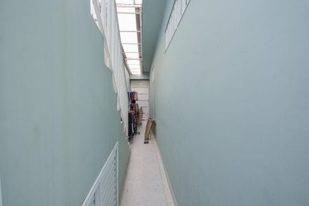 Casa à venda com 100m², 2 quartos e 2 vagasCorredor Externo